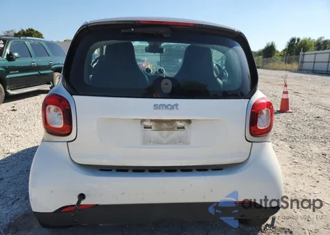 2016 Smart Fortwo z USA, uszkodzony, nr VIN WMEFJ5DA7GK137783